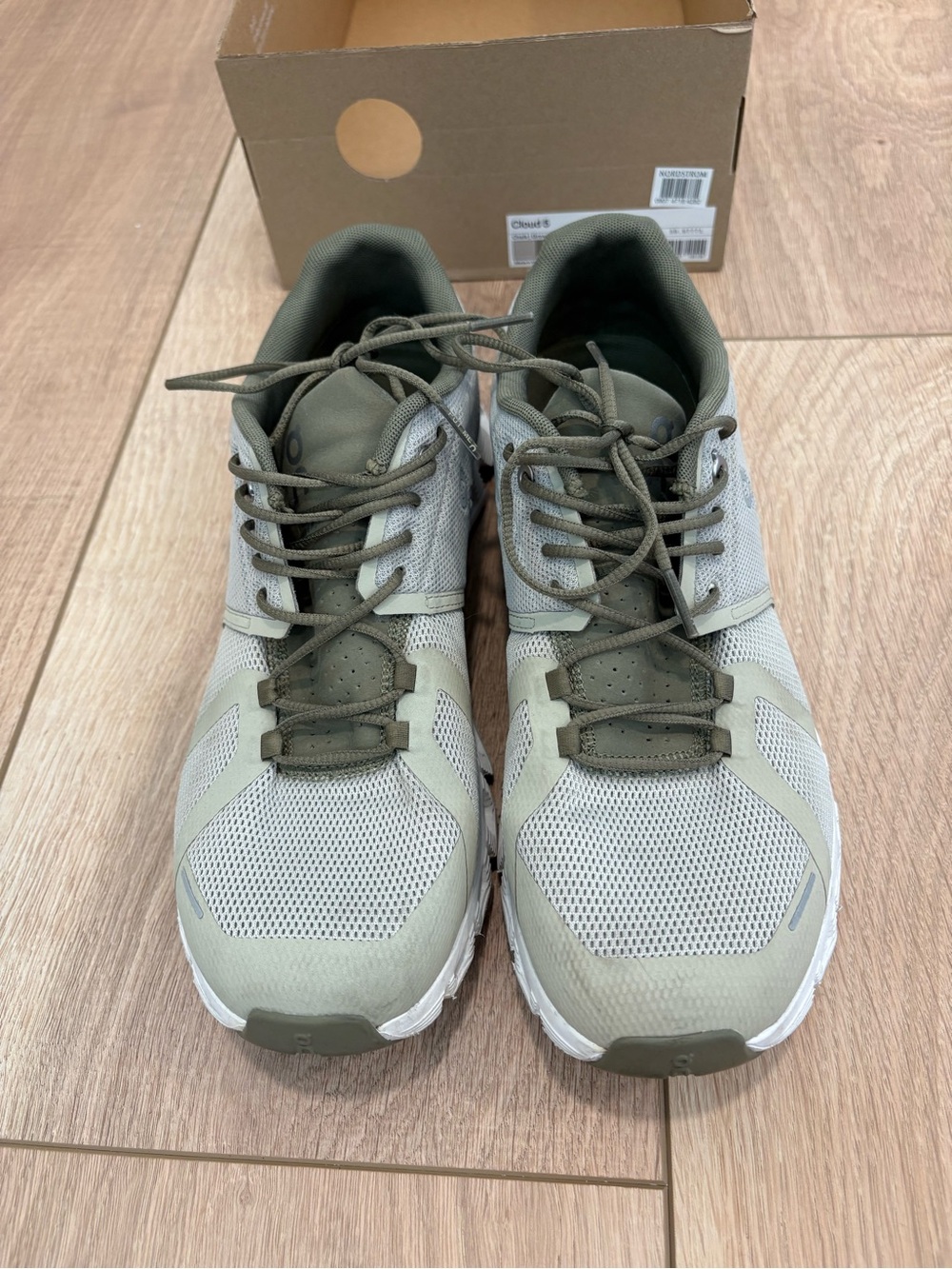 On Cloud 5 Running Shoes Men 9.5 Chalk Olive Green Low Top Sneakers With Box